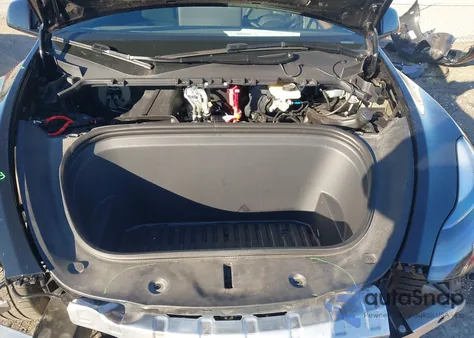 2025 Tesla Model Y Long Range Single Motor Rear-Wheel Drive z USA, uszkodzony, nr VIN 7SAYGDED9SA355819